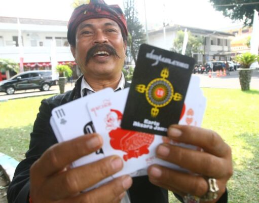 Kreativitas Taufik Hidayat Hidupkan Aksara Jawa melalui Kartu Permainan
